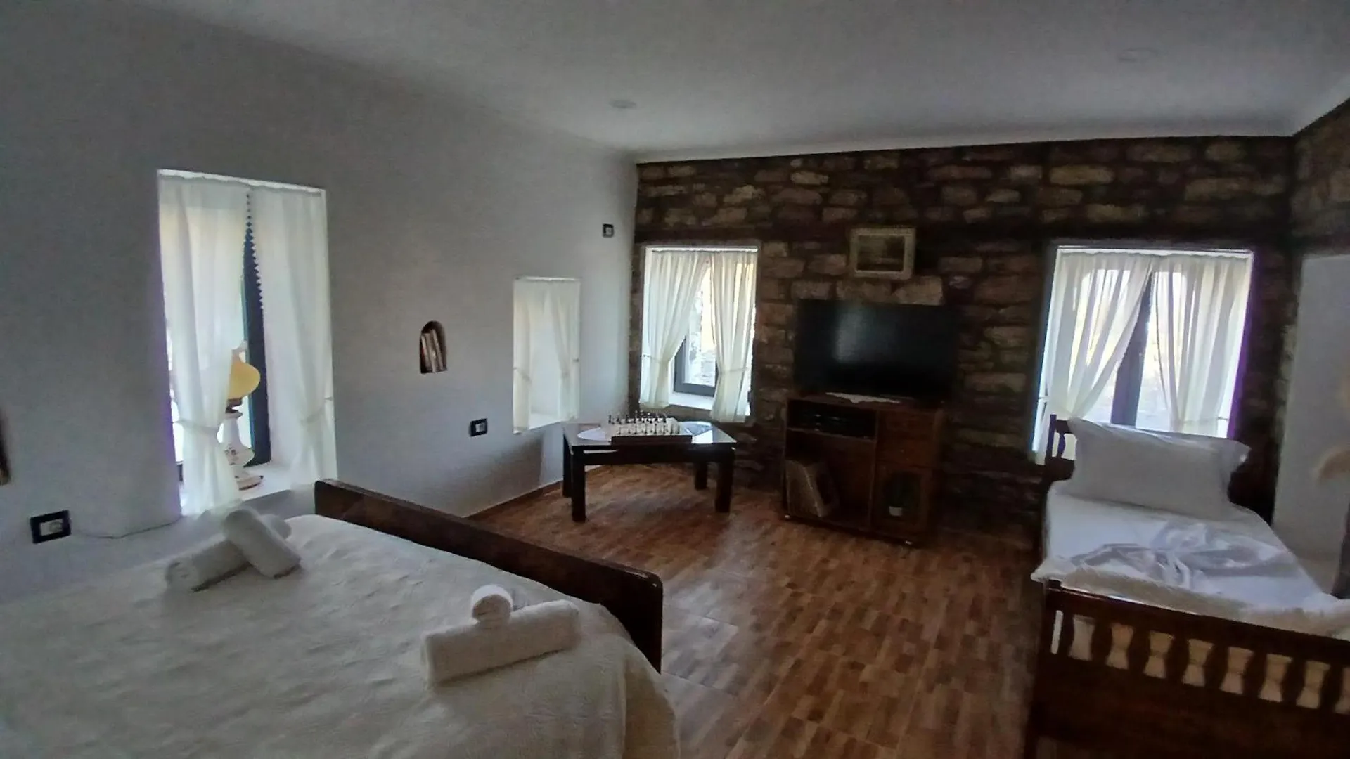 Old Bazar Apartment In A Beautiful Stone House A Few Steps From Public Parking ジロカストラ